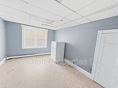 Main picture of 32 Lawrence St