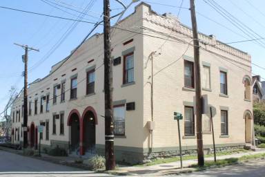 Main picture of 201 Center St