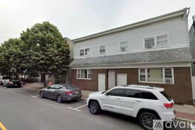 Main picture of 575 Roosevelt Ave