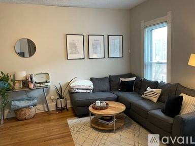 Main picture of 1003 Broadway St