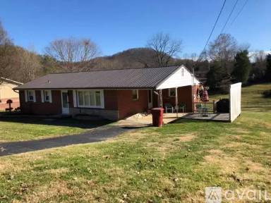 Main picture of 606 Pine Ridge Rd