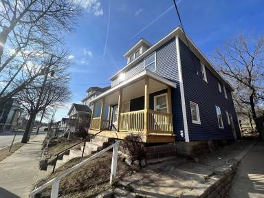 Main picture of 815 Logan St SE