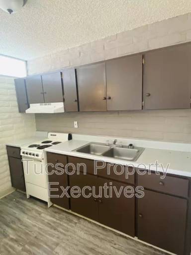 Main picture of 20 N Leonora Ave
