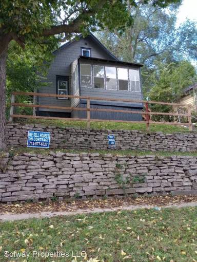 Main picture of 221 S John St