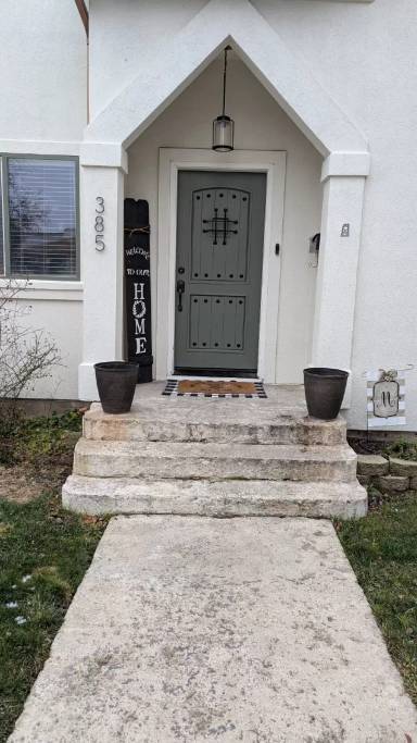 Main picture of 385 E 2nd S