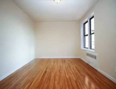 Main picture of 6422 Saunders St