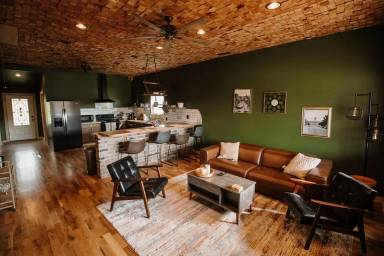 Main picture of 1105 Woodland St