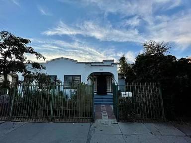 Main picture of 1203 N Beachwood Dr