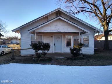 Main picture of 1210 Ivanhoe St