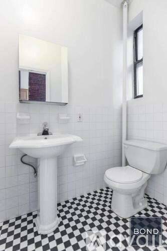 Main picture of 1588 1st Ave