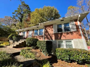 Main picture of 2519 N Clark Dr