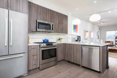 Main picture of 527 Donahue St