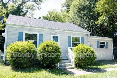 Main picture of 736 Henderson Dr