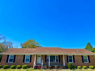 Main picture of 639 N College Rd