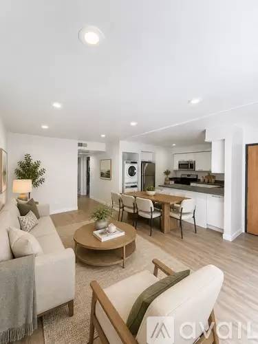 Main picture of 810 Crenshaw Blvd