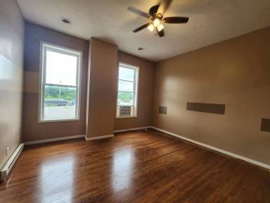 Main picture of 111 S Main St