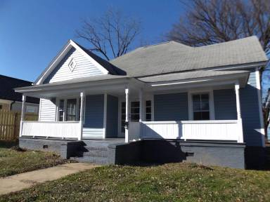 Main picture of 1720 S Main St