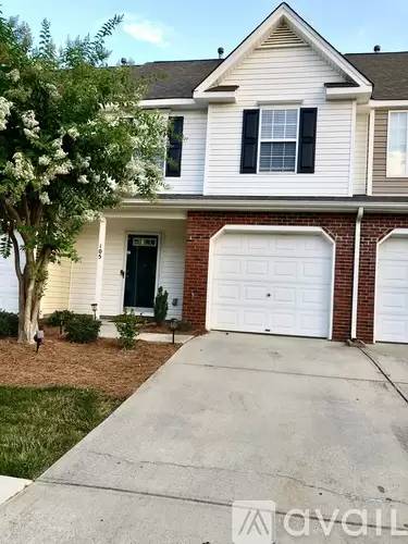 Main picture of 104 Goldfinch Ave