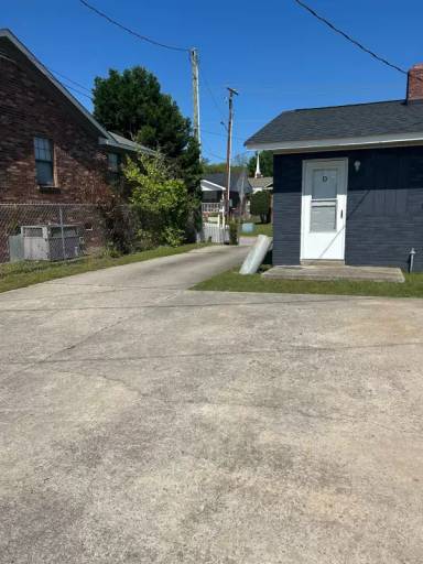Main picture of 2451 Gervais St
