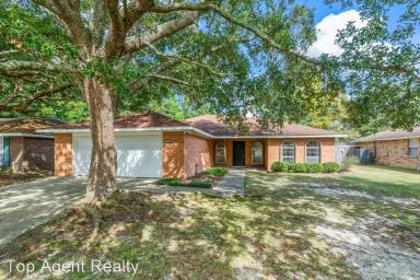 Main picture of 226 Lake Village Blvd