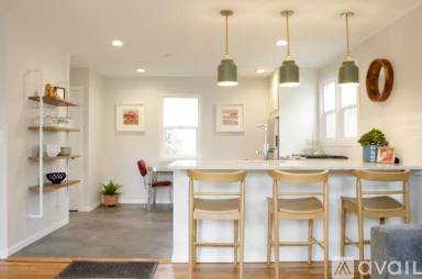 Main picture of 653 E 6th Ave