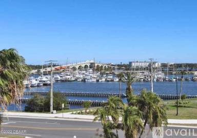 Main picture of 404 S Beach St