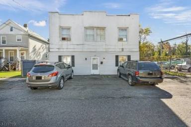 Main picture of 669 N Avenue Ext