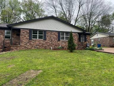 Main picture of 1155 S College St