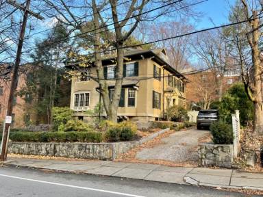 Main picture of 153 Saint Paul St