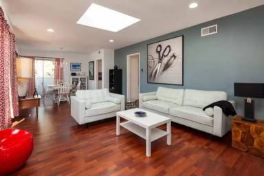 Main picture of 5943 Carlton Way