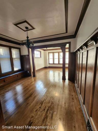 Main picture of 2366 N 44th St