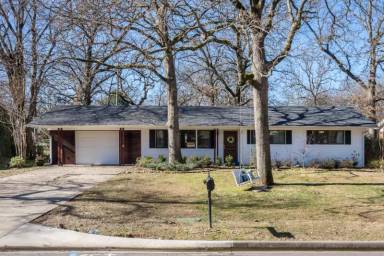 Main picture of 3306 S 41st St