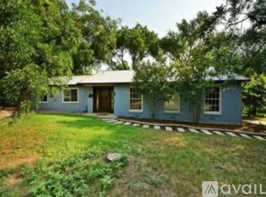 Main picture of 2640 W 45th St