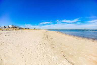 Main picture of 1315 Little Bay Ave