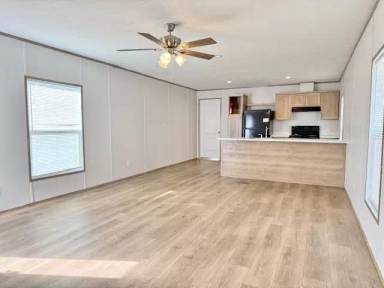 Main picture of 543 Canterbury Ct