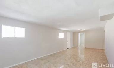 Main picture of 5802 W Berkeley Rd