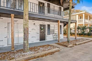 Main picture of 6665 Magnolia St