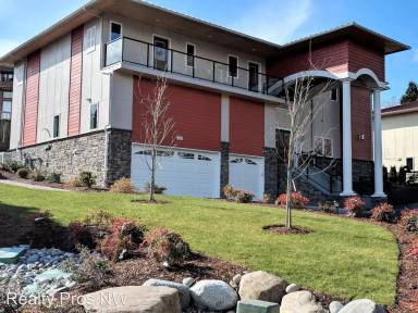 Main picture of 16304 NE 50th St