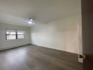 Main picture of 6501 Archer Ave