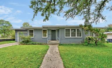 Main picture of 2606 Twin Oaks Dr