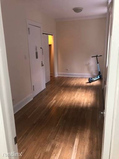 Main picture of 305 W 45th St