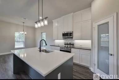 Main picture of 3524 N Littlejohn Ave