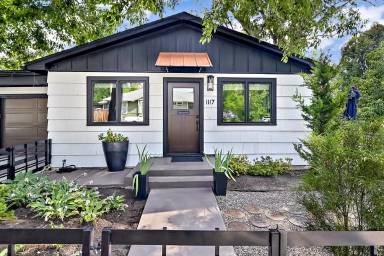 Main picture of 1117 W Brumback St