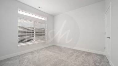 Main picture of 5402 Silverstone Ter