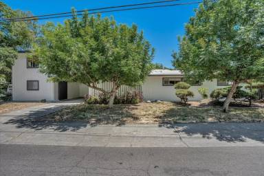 Main picture of 916 B St