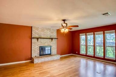 Main picture of 403 Earl Dr