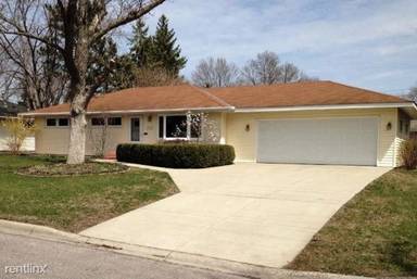 Main picture of 10417 Zenith Ave S