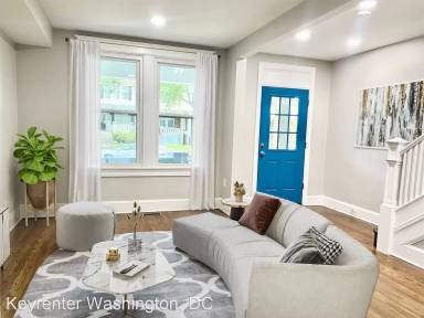 Main picture of 424 Jefferson St NW