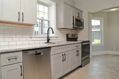 Main picture of 139 E State St
