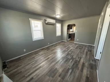 Main picture of 323 SW 16th St